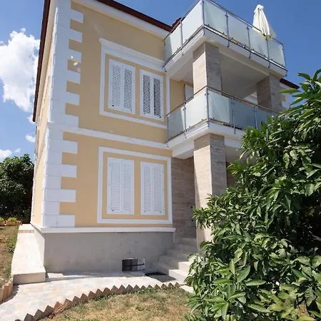 Anna Apartment